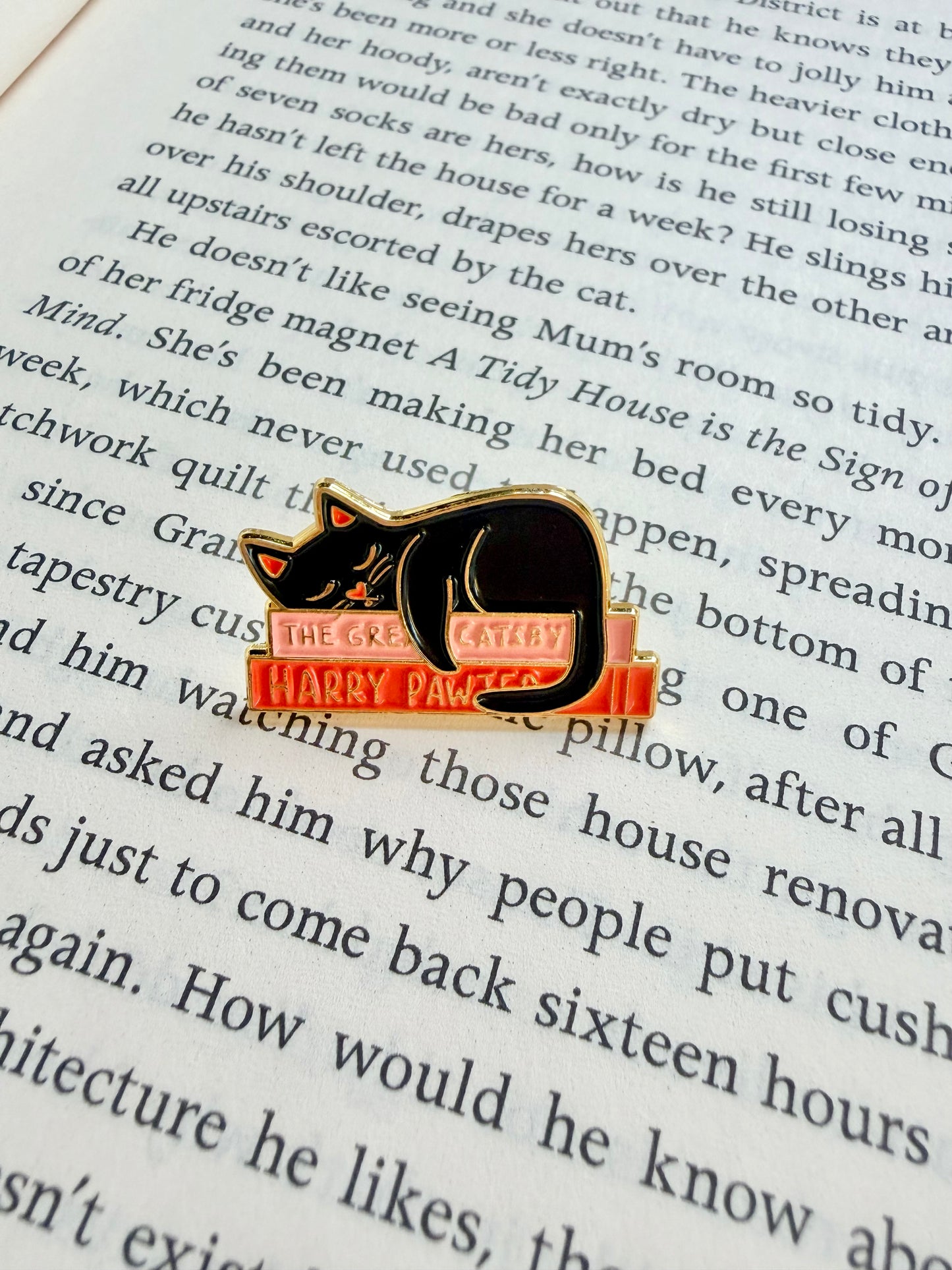 'the great catsby' pin / badge