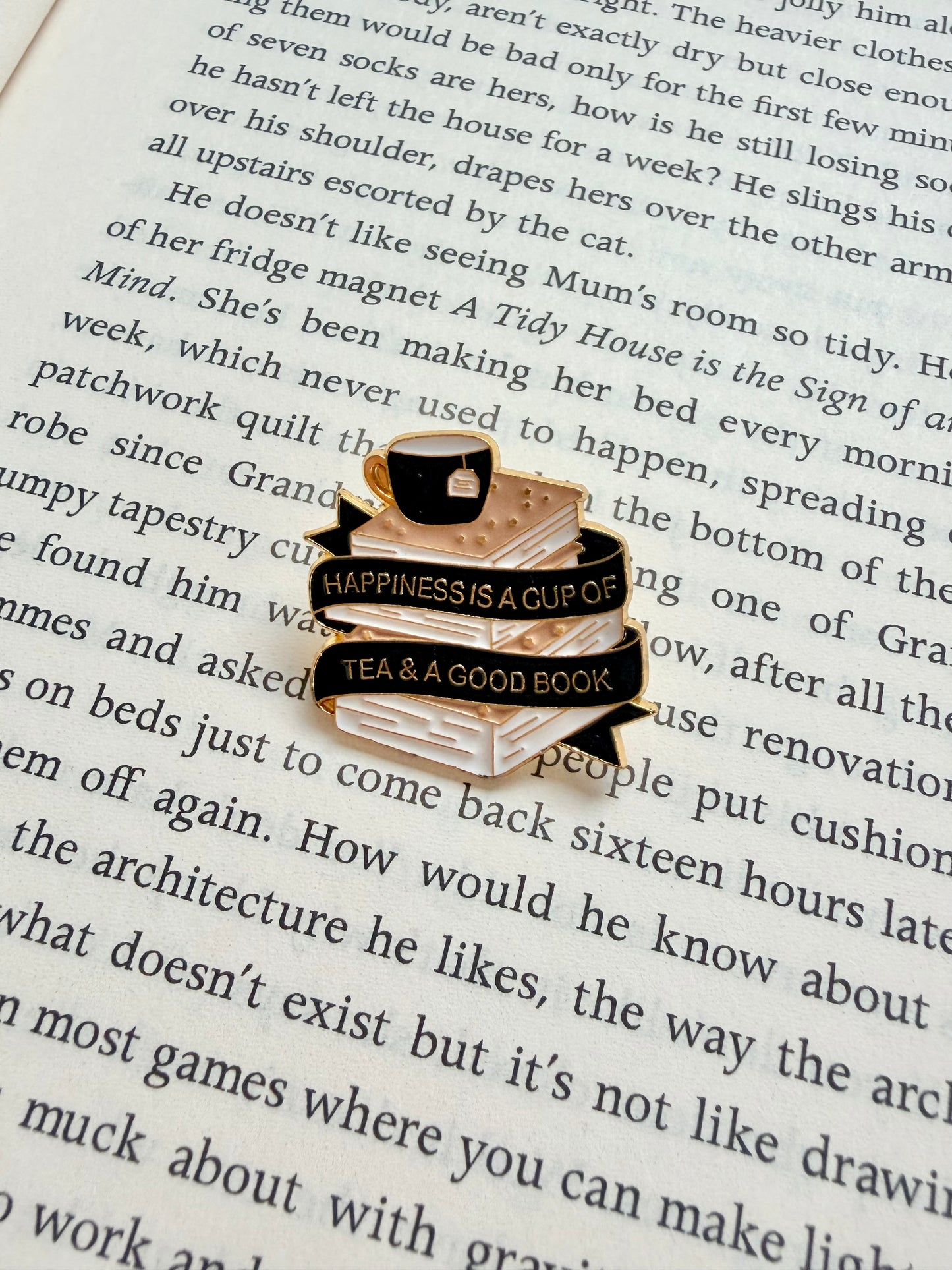 'happiness is a cup of tea and a good book' pin / badge